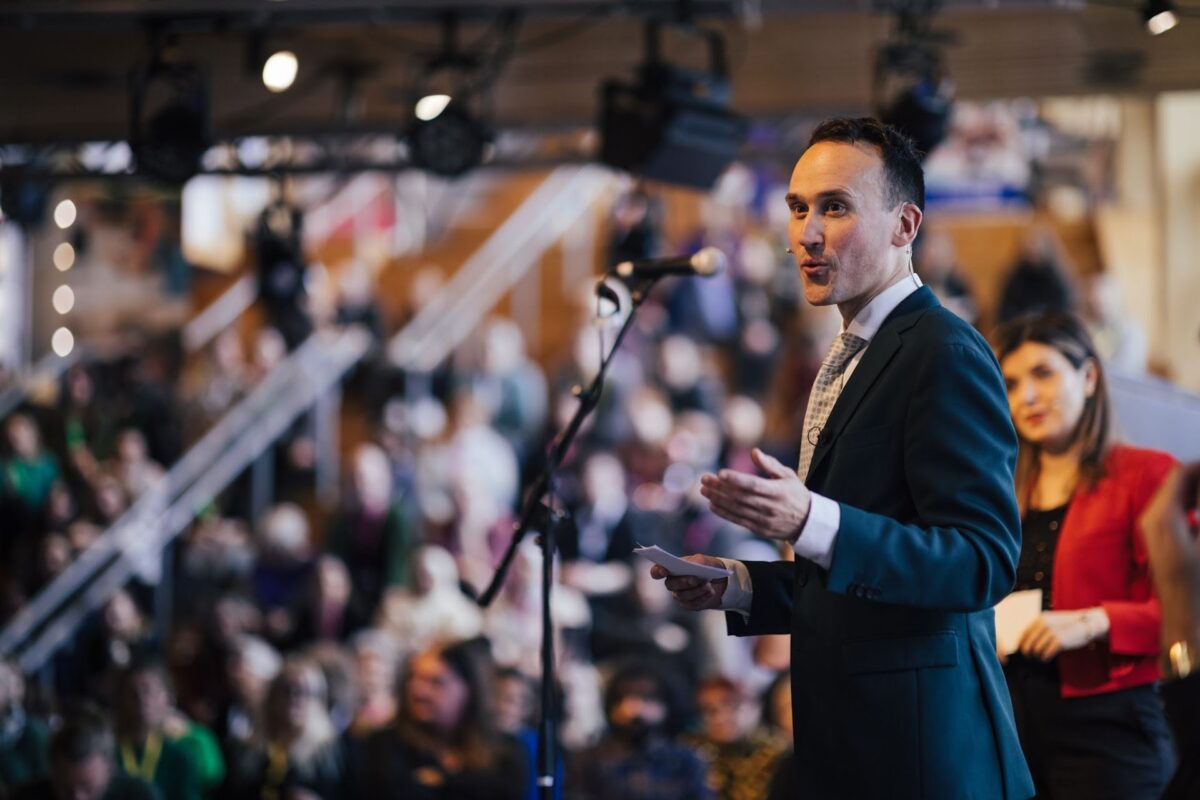 wethouder Vluchtelingen, Paul Smeulders bij de presentatie van het samenwerkingsprogramma Connect in Rozet
