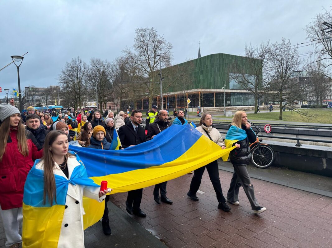 Vredesmars voor Oekraïne in centrum van Arnhem